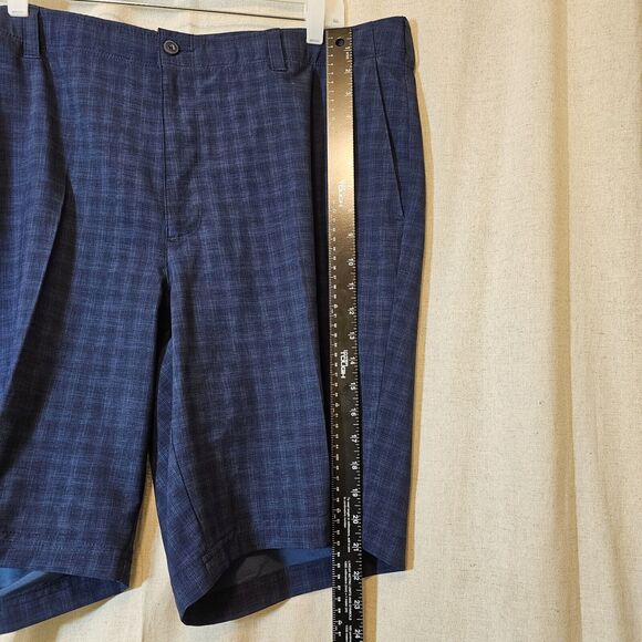 PGA Golf Men's Shorts Blue Plaid Ball Pocket 10" Inseam Size 42 - Picture 6 of 10